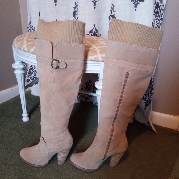 Seychelles Tan/ Camel Suede Boots - Picture 5 of 11